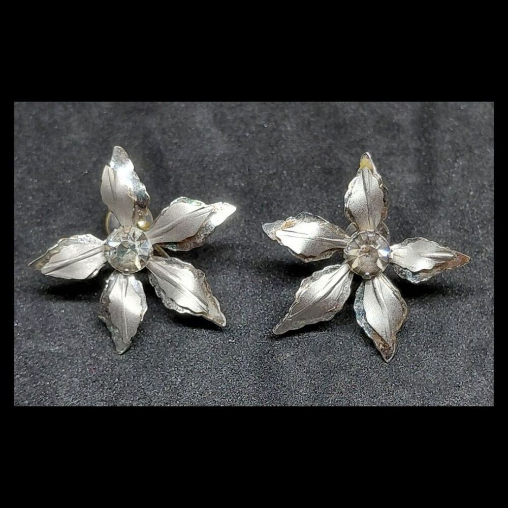 Vintage 1940s Bugbee & Niles Silver Floral/Leaf Design Screw Back Earrings